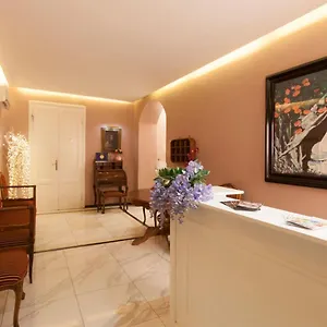 Joli Otel